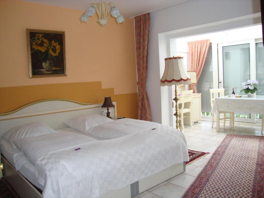 Haus Mooren, Hotel Garni Dusseldorf Room photo